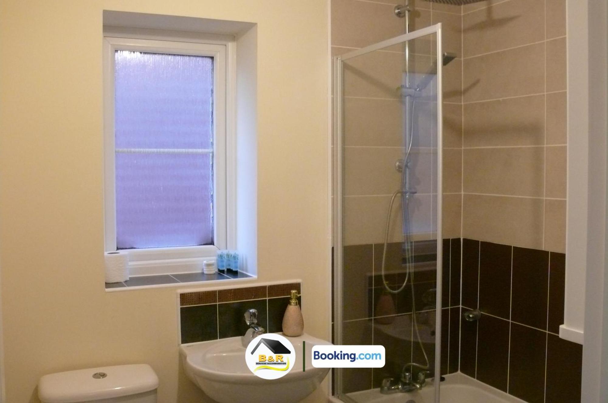 3 Bedroom House By B And R Serviced Accommodation Amesbury With Super Fast Wi-Fi 145Mbps Dış mekan fotoğraf